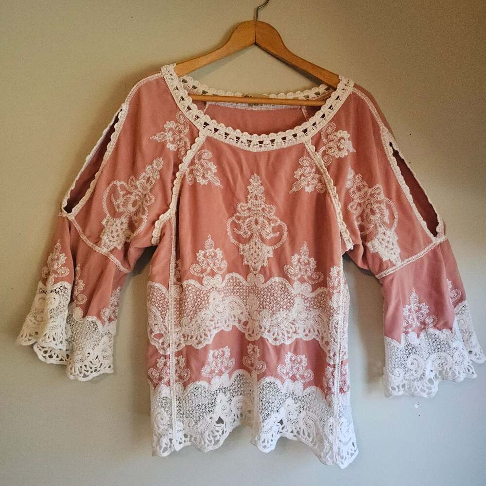 Democracy Pink Cold Shoulder Bell Sleeve Lace Embroidered Blouse Size XL - Picture 2 of 5